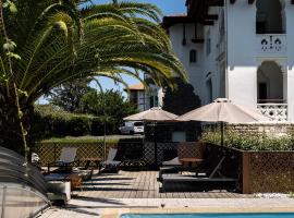 Résidence Château d'Acotz - Appartements avec piscine à 300m des Plages & Océan，位于圣让-德吕兹的酒店