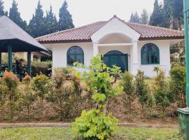 Villa ChavaMinerva Aprila Ciater with Private Pool，位于Cicadas的酒店