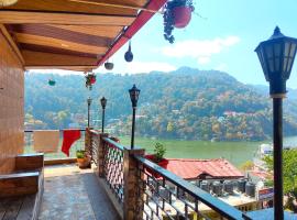 HOTEL VINAYAK NAINITAL- Near Naini Lake with Newly Decorated - Wifi - Room Service - Best luxury Room in Nainital，位于奈尼塔尔的酒店