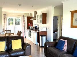 Cape A2 Westbay Club, a 2 bedroom cottage, Isle of Wight，位于雅茅斯的酒店