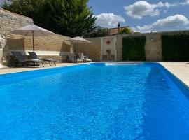 Les Deux Marronniers Bataille，位于Saint-Georges-de-Longuepierre的酒店
