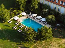 Hotel Château Bela，位于Belá的酒店