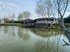 MAX Apartmán pri jazere，位于Trstice的酒店