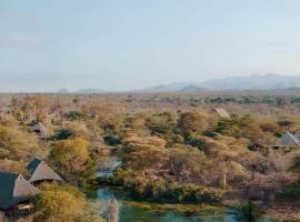Finch Hattons Luxury Tented Camp，位于Tsavo的豪华帐篷