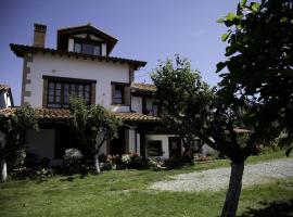 Casa Mari Paz Trasvía，位于柯米拉斯的酒店