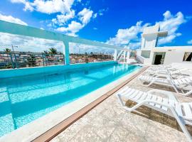 ROOFTOP POOL Ducassi STUIOS SUITES Los Corales HOTEL BEACH CLUB & SPA，位于蓬塔卡纳的酒店