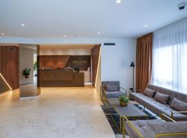 德杰尼伽酒店，位于塞里特雷尼科的带停车场的酒店