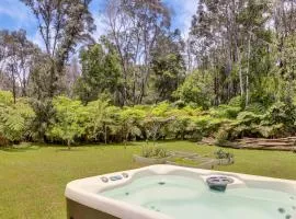 Rainforest Stay with Hot Tub Less Than 3 Mi to Natl Park!