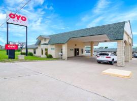 Three Rivers Executive Inn & Suites By OYO，位于Three Rivers的酒店