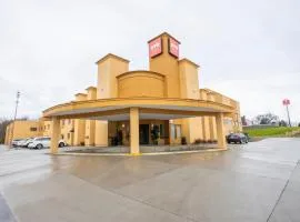 OYO Hotel Knoxville TN Cedar Bluff I-40