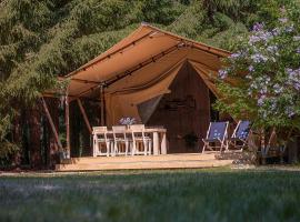 Wolny Las Glamping na Mazurach，位于Ławki的豪华帐篷