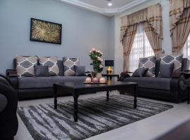 Royal View Apartment，位于阿克拉的带停车场的酒店