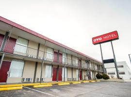 OYO Hotel Hutchinson West 4th Ave，位于哈钦森的酒店