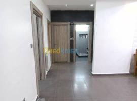 Appartement dans une résidence clôturée Panorama Sidi Aissa annaba，位于安纳巴的酒店