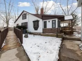 Farmhouse in Battle Creek whit hub tube