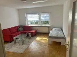 Bahnhofsnahe, ruhige und sonnige 2 Zimmerwohnung in der Mosbacher Straße