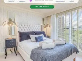 Stunning House with Balcony Room, Office, Self-Check-In, Driveway Parking and Fast WiFi by Yoko Property