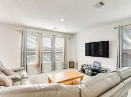 11 Mi to Beach La Marque Home with Patio!