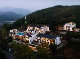 Moganshan Xinyuanju Homestay，位于Jimiaowu的酒店