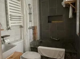Mount Emei Bamboo Private Hot Spring Bed and Breakfast