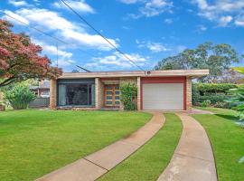 Jensen House - Retro Style with a modern update，位于伊丘卡的宠物友好酒店