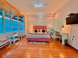 Hotel The Hadimba Palace, Manali，位于马拉里的酒店