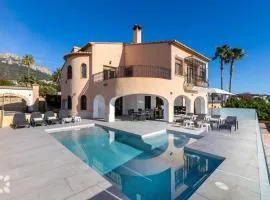 Villa Ausina by Abahana Villas