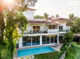 StayVista at Villa Magnifica - Private Pool, Wi-Fi，位于曼德姆的酒店