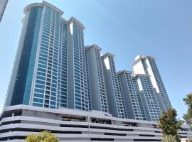 sea sand Corniche Residence Ajman，位于阿吉曼的带按摩浴缸的酒店