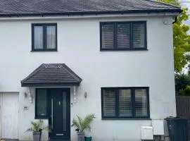 Stylish 3-Bed Executive Home Chislehurst, BR7