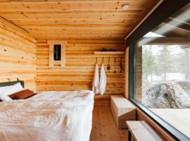 Villa Sarmi - a true off-the-grid hut，位于伊纳利的酒店