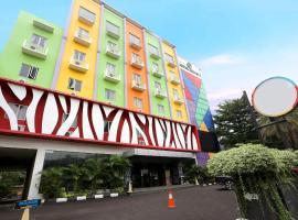 Super OYO Townhouse OAK Hotel Fiducia Pondok Gede，位于雅加达的酒店