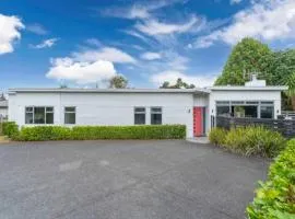 Noble Retreat - Taupō Holiday House