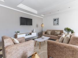 Appartement 4 pièces à Bir Mourad，位于Birmandreis的带停车场的酒店
