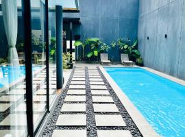 Parahyangan Lakeview Villa - KBP，位于Gantungan的酒店