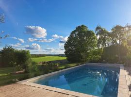 Le domaine aux herbes folles，位于Stigny的酒店