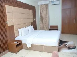 Brix Royale Suites，位于阿布贾纳姆迪·阿齐基韦国际机场 - ABV附近的酒店