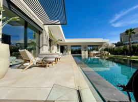 Villa Sarah avec piscine à 15 min de Marrakech - ARK Realty，位于Sraghna的酒店