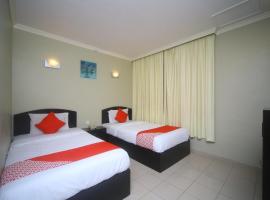 Super OYO 1027 Hotel London，位于山打根山打根机场 - SDK附近的酒店