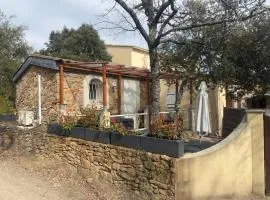 Le Cocon en pierre au coeur du Verdon gîte "Le Repos Des Chênes"