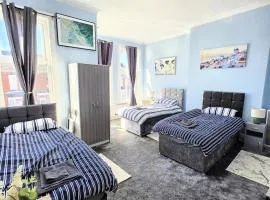 Kings Road Modern Home - 7 Beds - Ideal for Workers