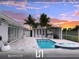Luxurious Home with BBQ, Hot Tub, Heated Pool & Wifi - L36
