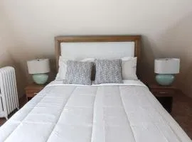 Cozy Attic Studio for 2 5min to NYC Train Station