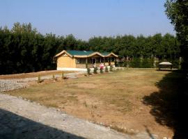 KC Farms，位于Rūpnagar的酒店