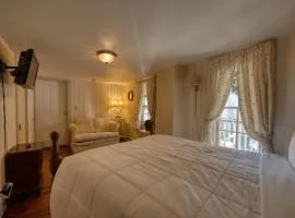 Downtown Four Poster Piedmont
