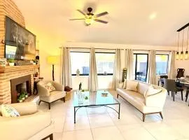 Ajijic Modern 1 Bedroom Home -Walk To Everything -Patio -Gym -Pickleball Court