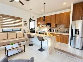 Ajijic 1 Bedroom Guesthouse -Walk To Everything -Patio -Bikes - Pickleball Court