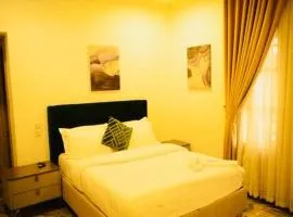 JUNO Luxury Hotel，位于阿布贾纳姆迪·阿齐基韦国际机场 - ABV附近的酒店