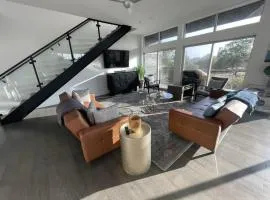Game Day Penthouse Steps from UT Sports