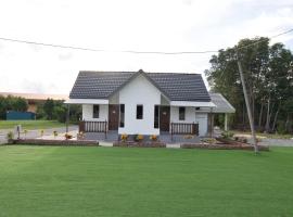 OYO 90908 Noor Arfa River Chalet，位于瓜拉丁加奴的酒店